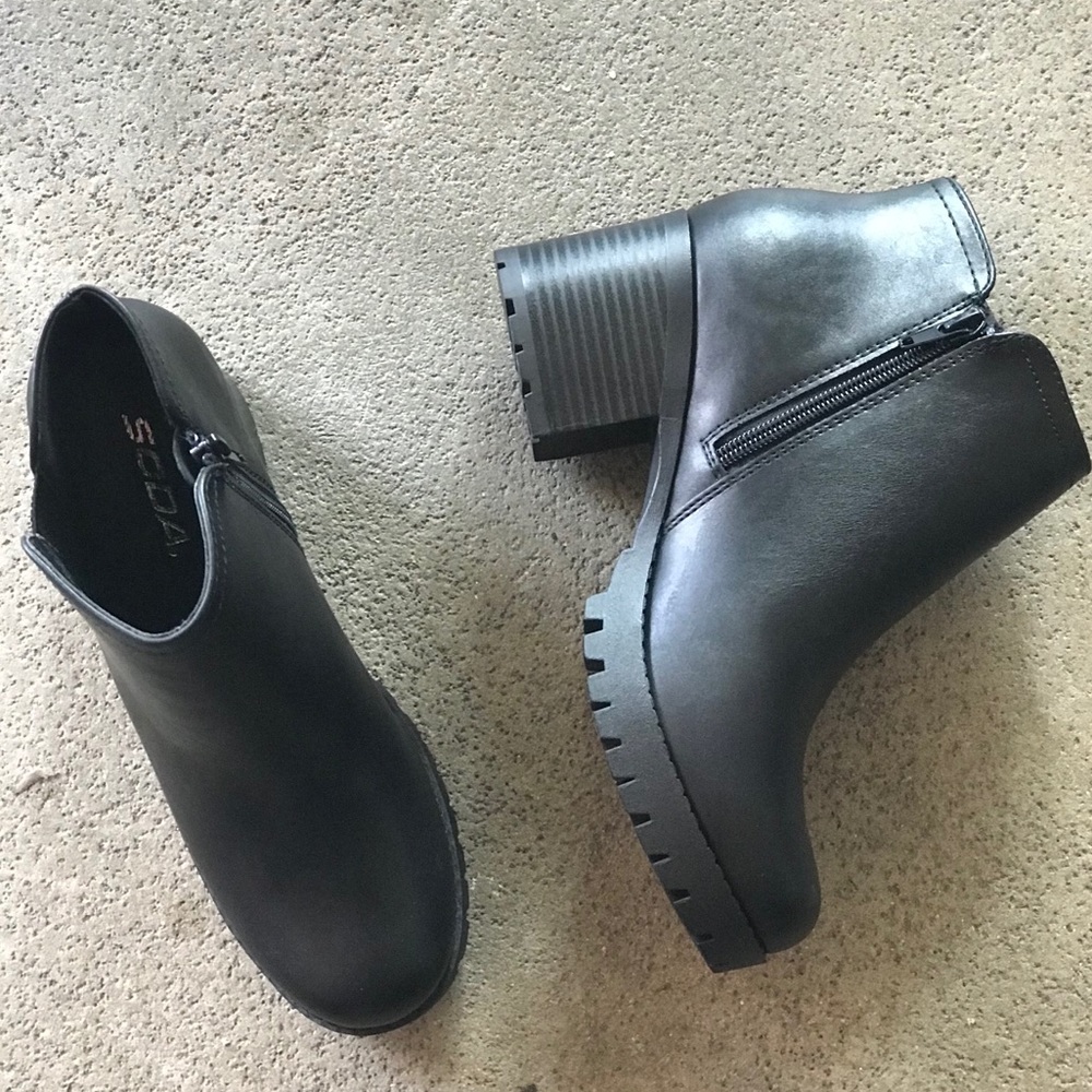 Soda Thumb Black Lug Sole Chelsea Moto Combat Boot - Picture 2 of 8